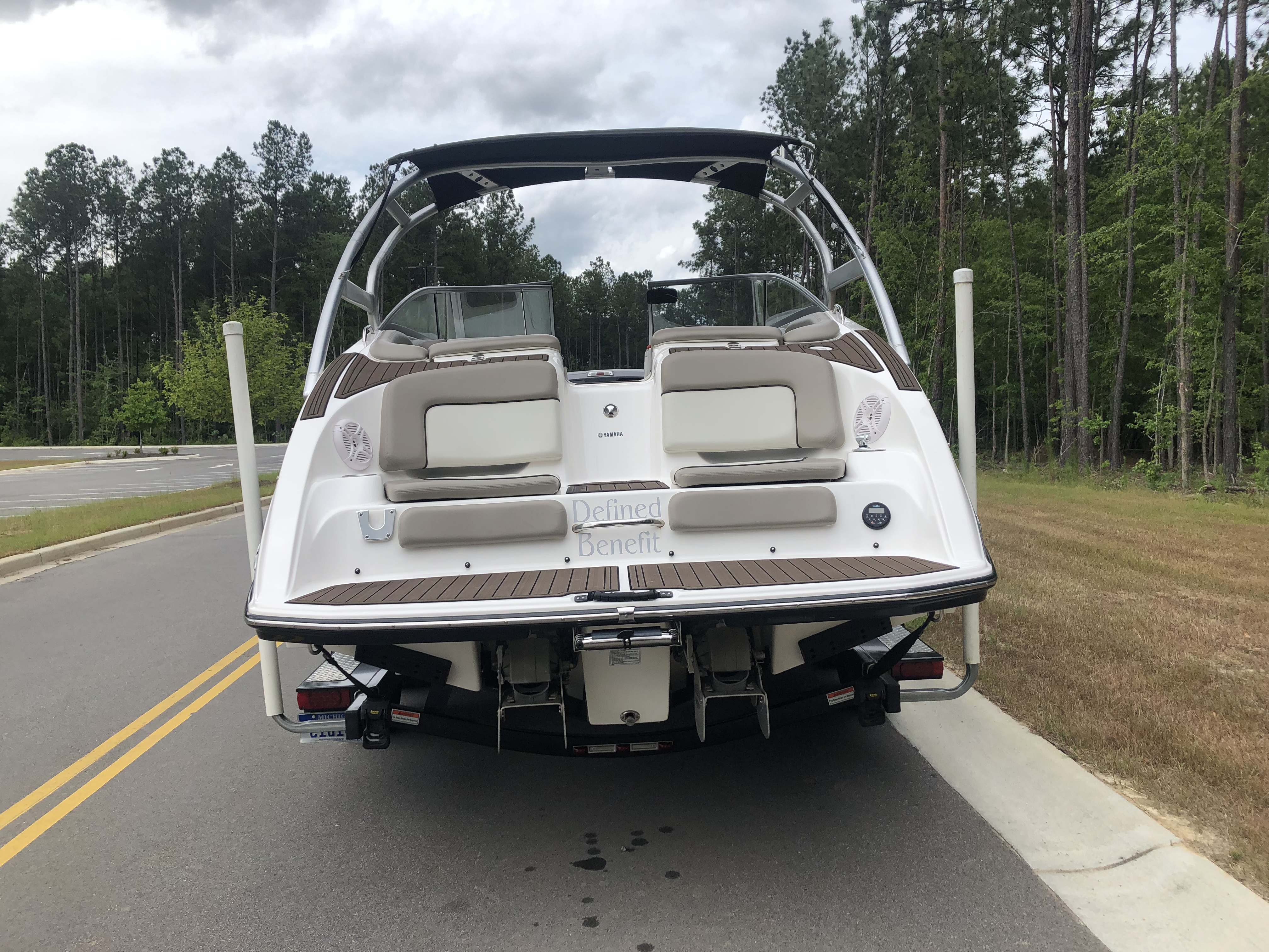 2010 Yamaha 242 Limited S  Rear view