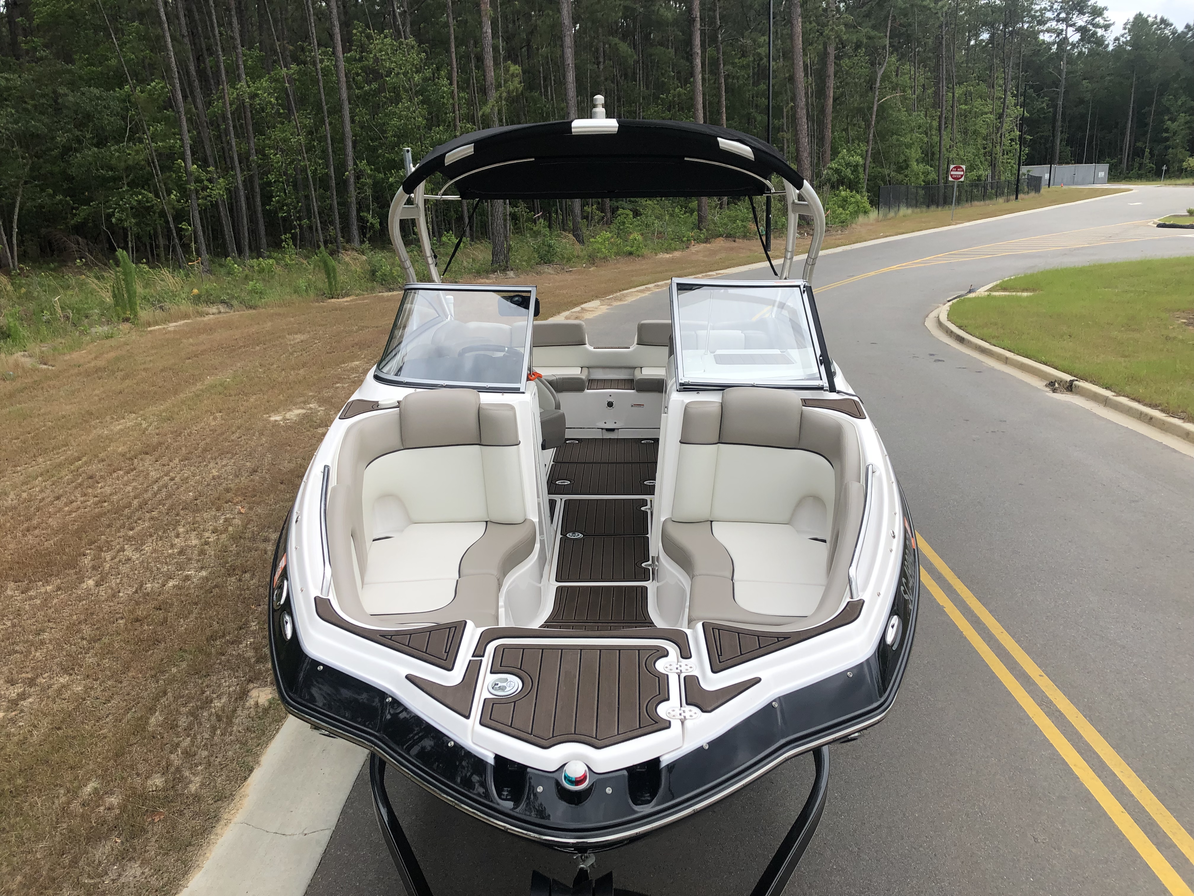 2010 Yamaha 242 Limited S  Trailer interior view